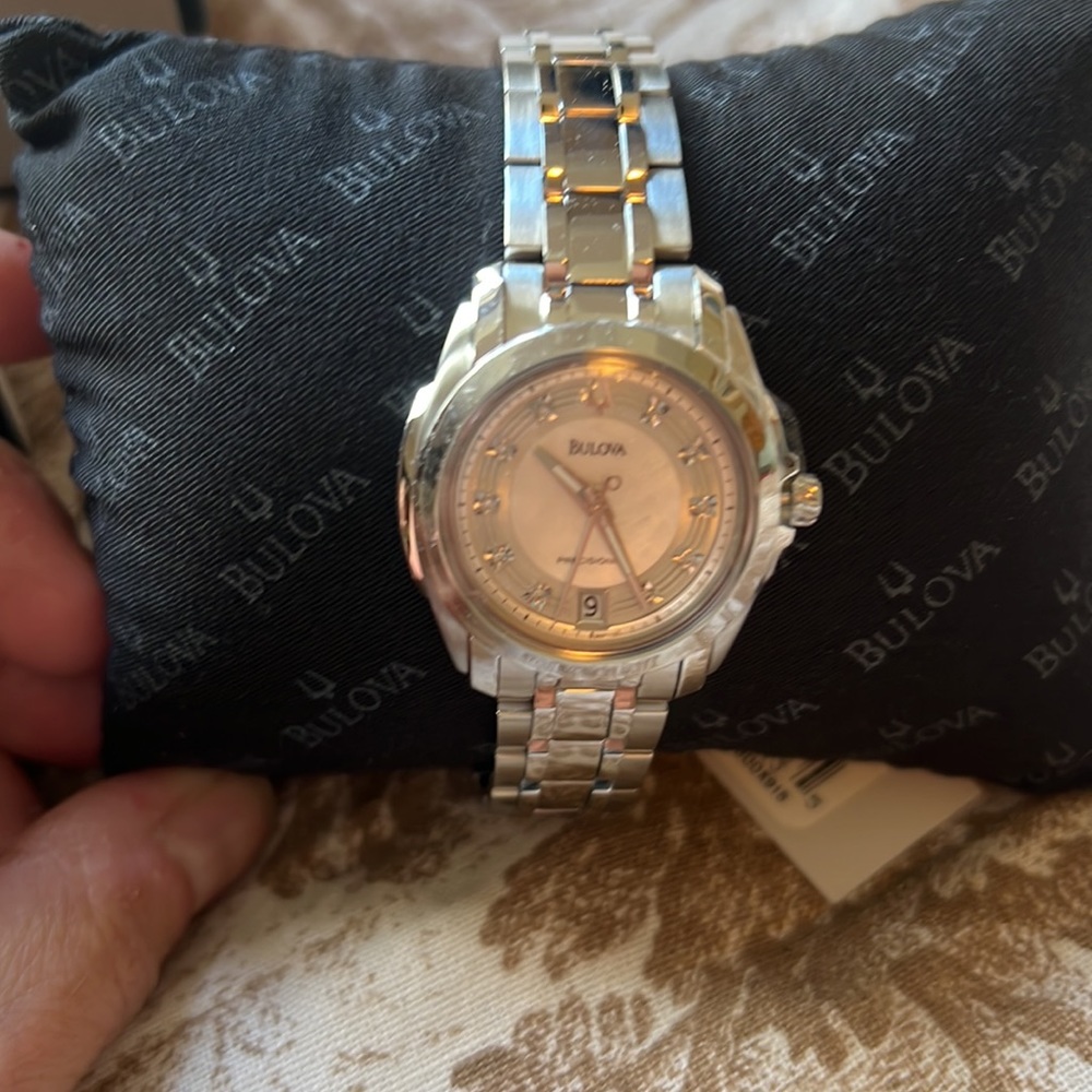 Bulova womens watch never used - Picture 2 of 4